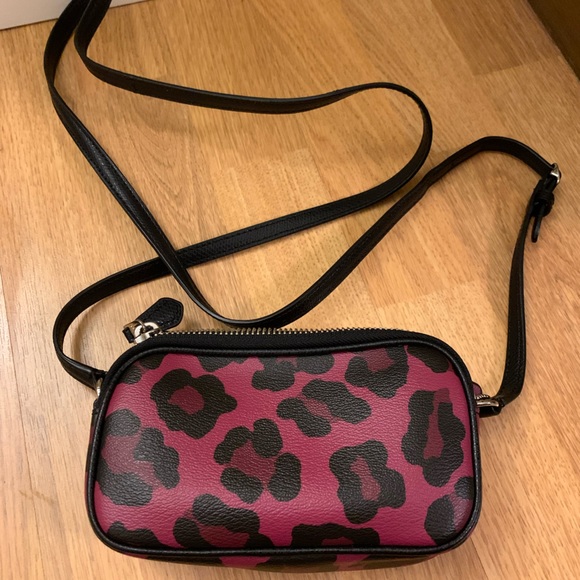 Small pink and black leopard Coach bag - Picture 3 of 9